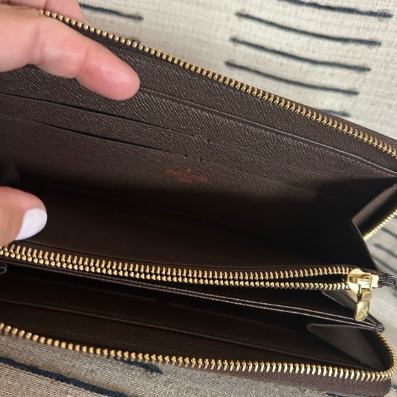 Authentic Louis Vuitton Zippy Damier Ebene Wallet - Picture 6 of 10